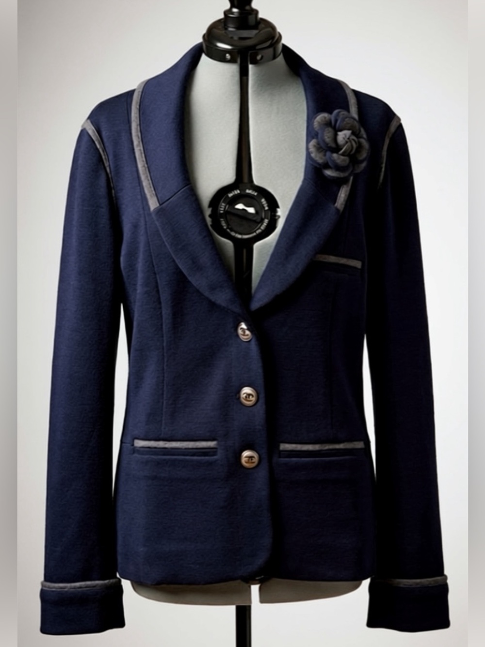 CHANEL 2010 Wool Jersey Blazer, CC buttons, Camellia, navy/grey, FR50, US14, EUC